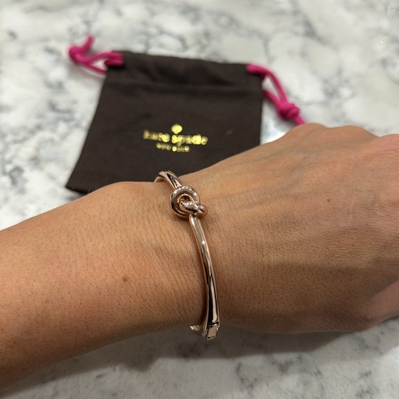 Kate Spade New York sailor knot bangle bracelet rose gold -never worn - Picture 3 of 8